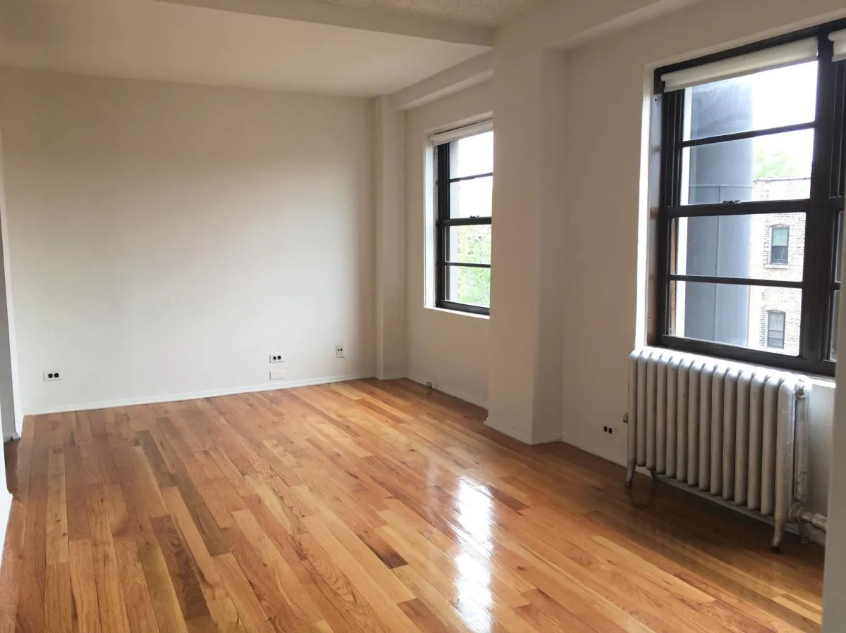 6026 N Winthrop Apartments