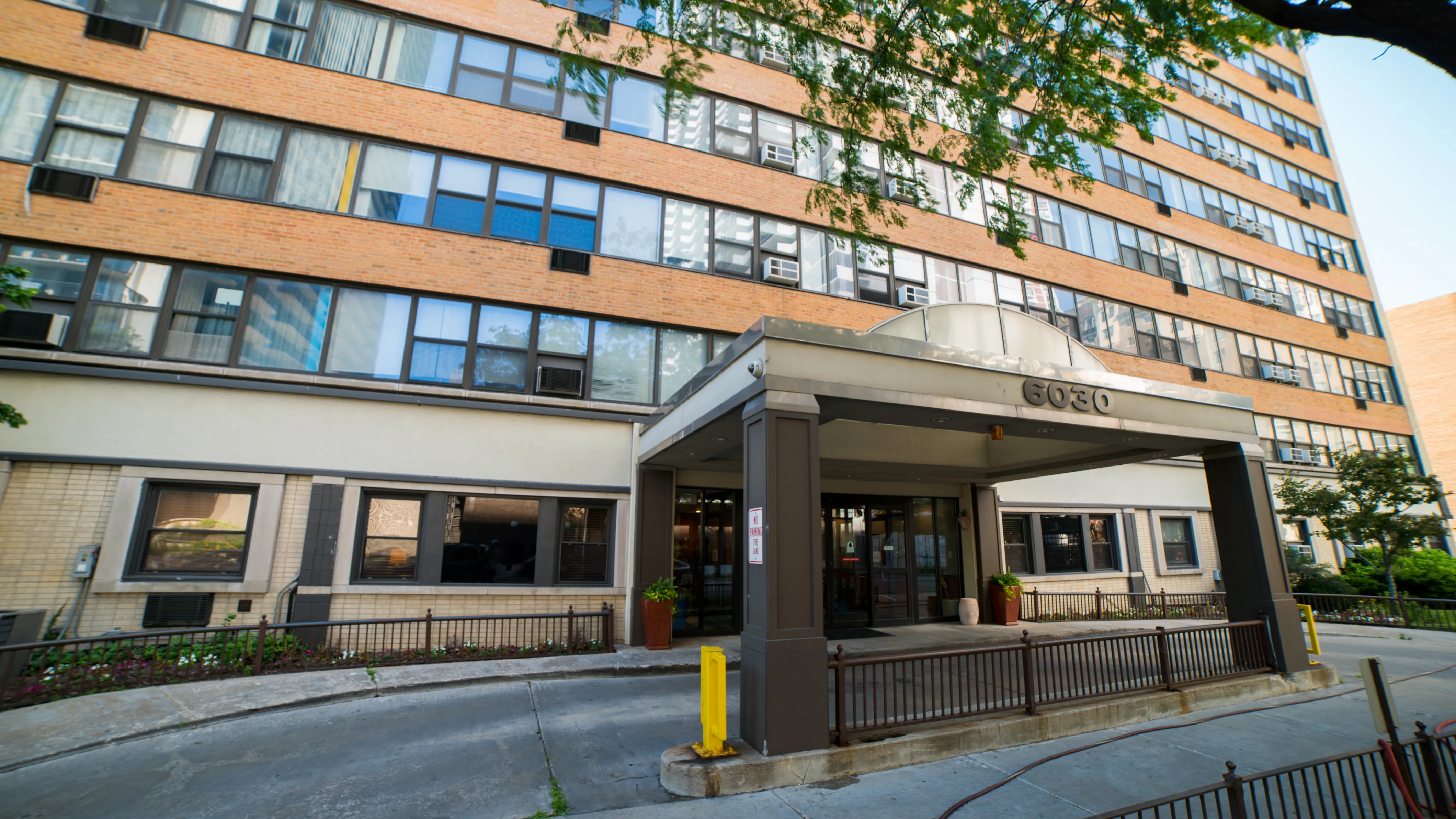 6030 N Sheridan Apartments