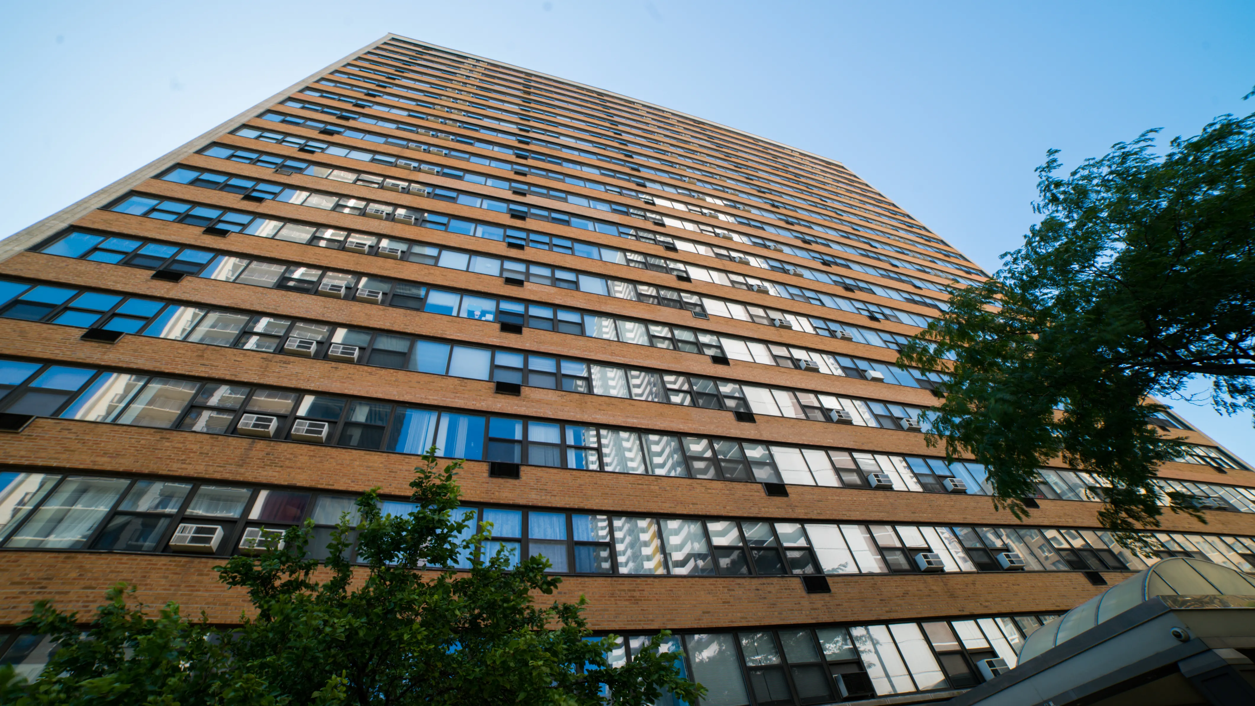 6030 N Sheridan Apartments