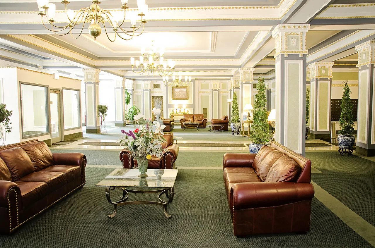 street view of entry lobby at Madison Park Apartments in Hyde Park Chicago