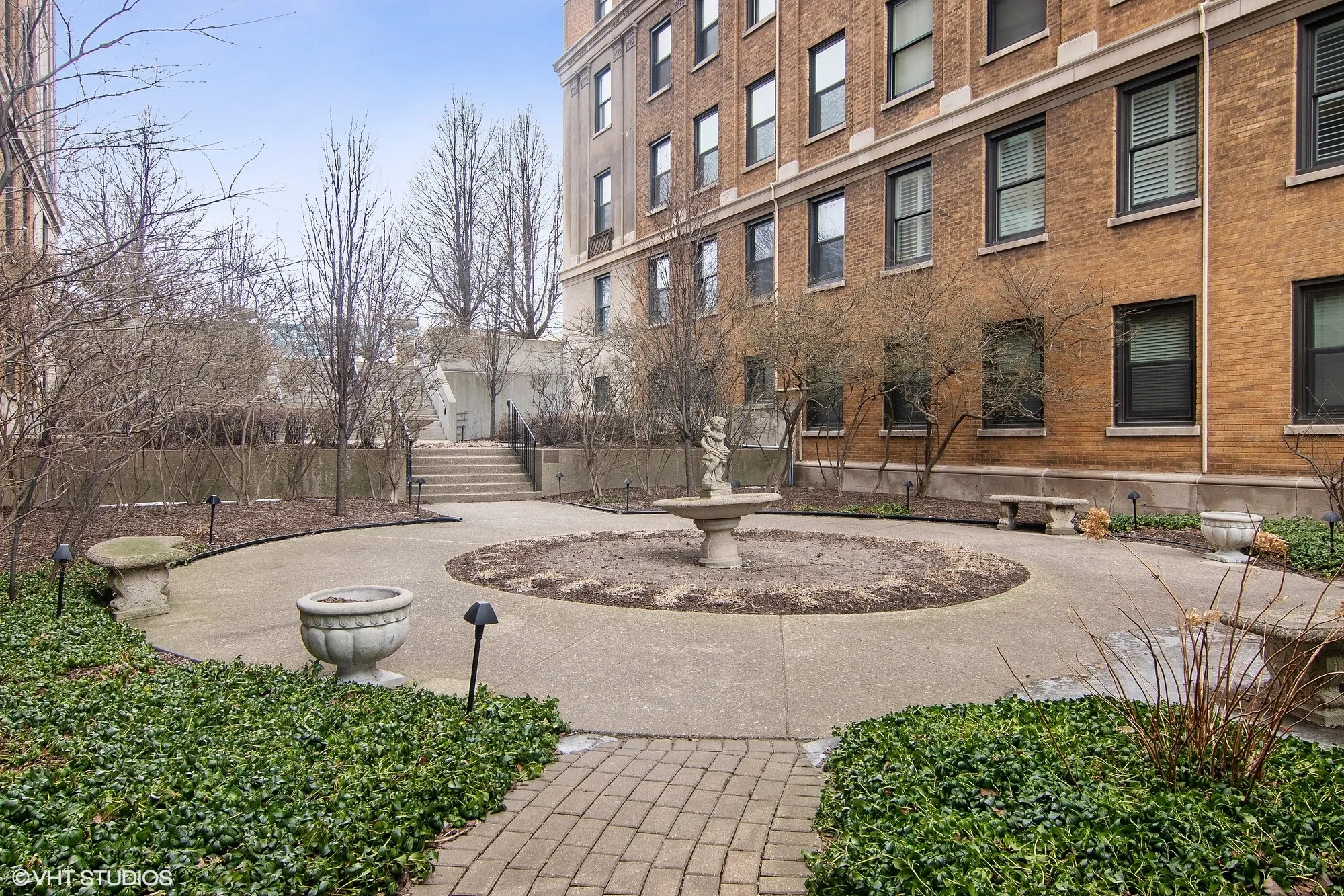 3730-3740 N Lake Shore Apartments