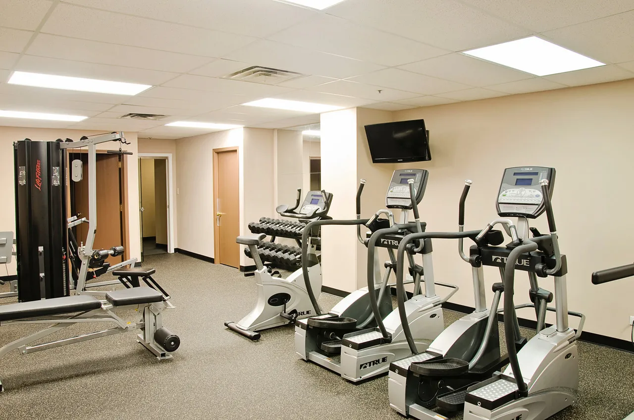 street view of entry lobby at Madison Park Apartments in Hyde Park Chicago