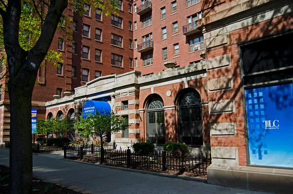 street view of entry lobby at Madison Park Apartments in Hyde Park Chicago