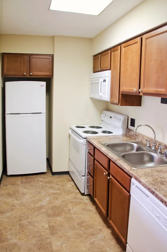 street view of entry lobby at Madison Park Apartments in Hyde Park Chicago