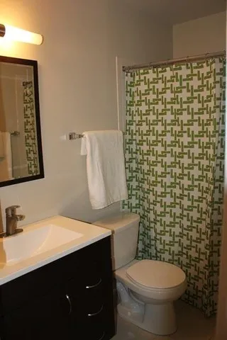 1818 N Halsted, 1720 N Halsted and 1717 N Dayton Bathroom