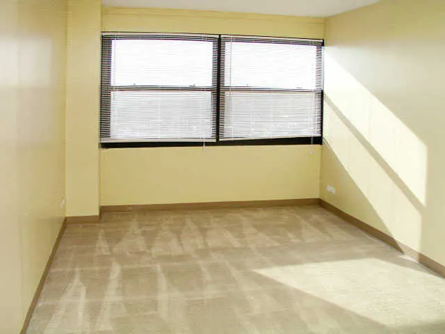 outisde of the Island Terrace Apartments in Woodlawn Chicago