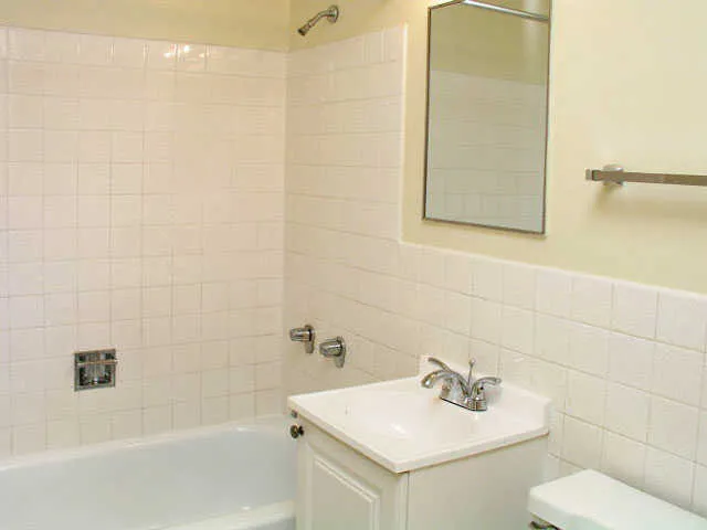 outisde of the Island Terrace Apartments in Woodlawn Chicago