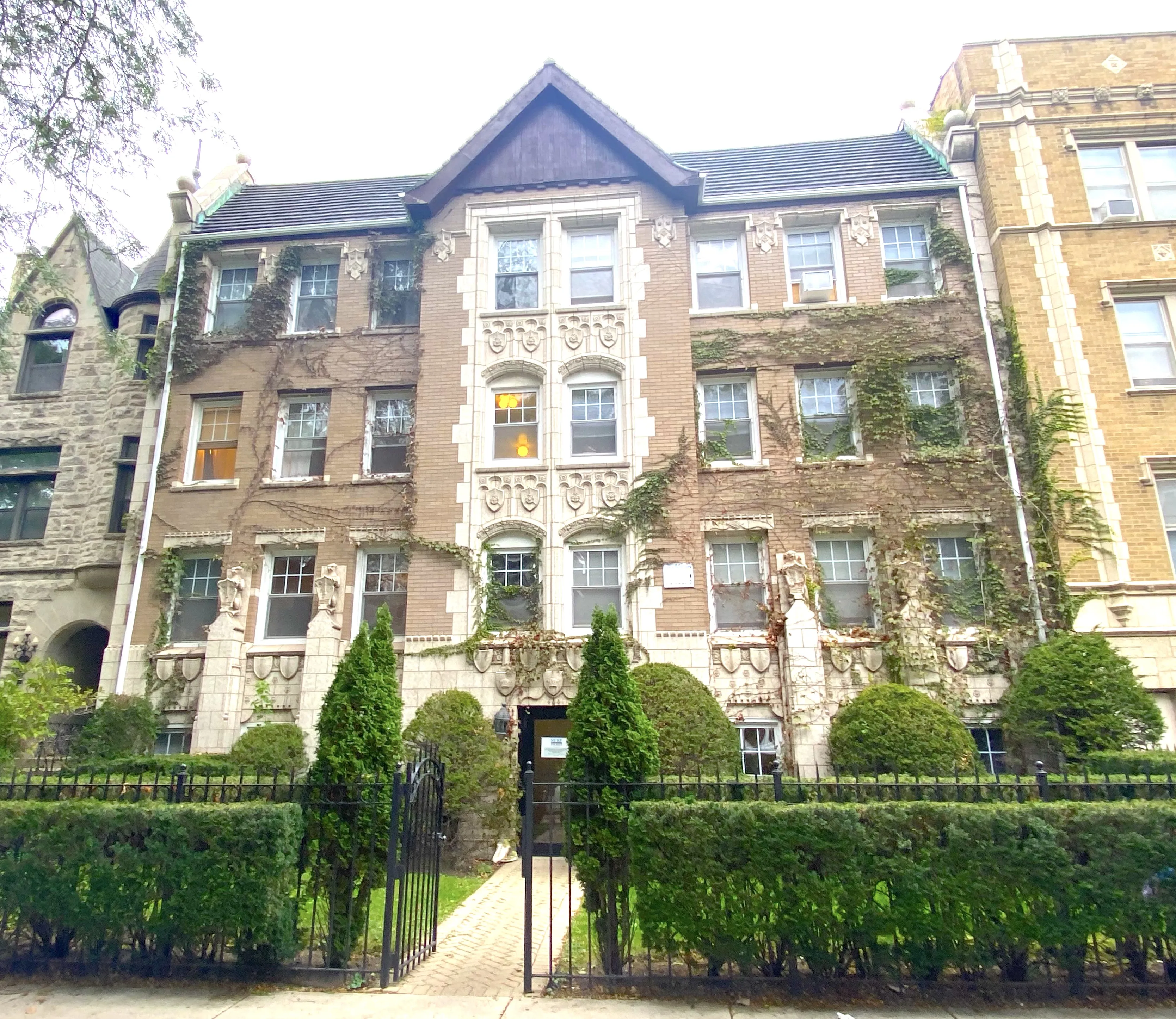 644 W Wrightwood Apartments
