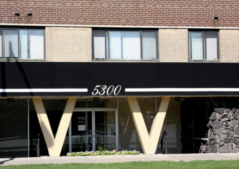 5300 N Sheridan Apartments