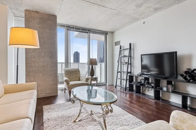 659 W Randolph Apartments