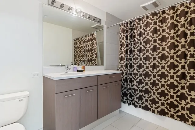 659 W Randolph Apartments