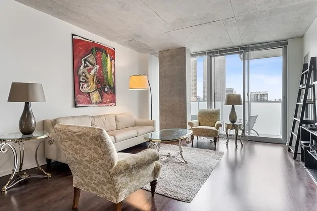 659 W Randolph Apartments