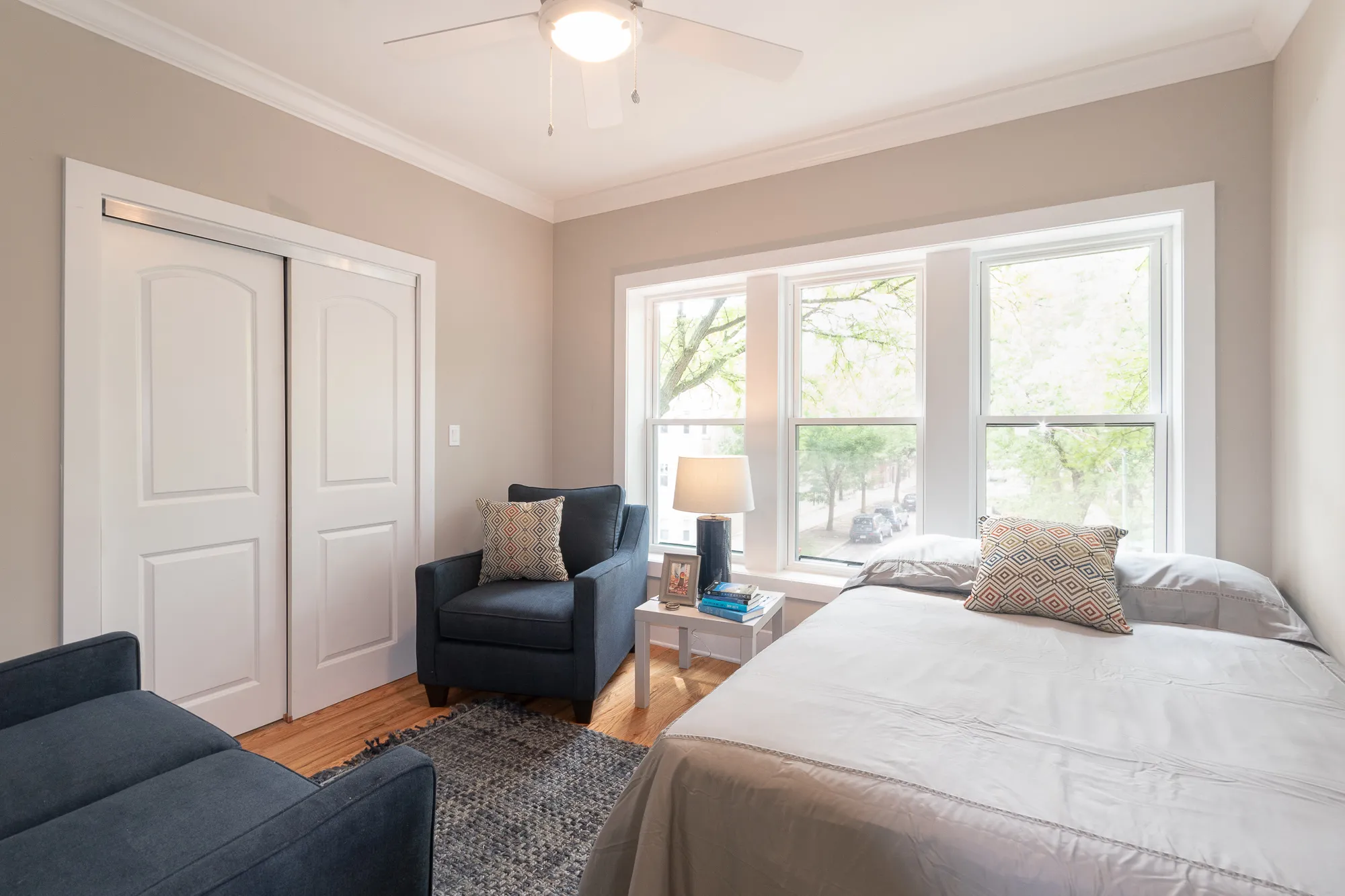 modelunit  living room at 6701 North Glenwood Apartments