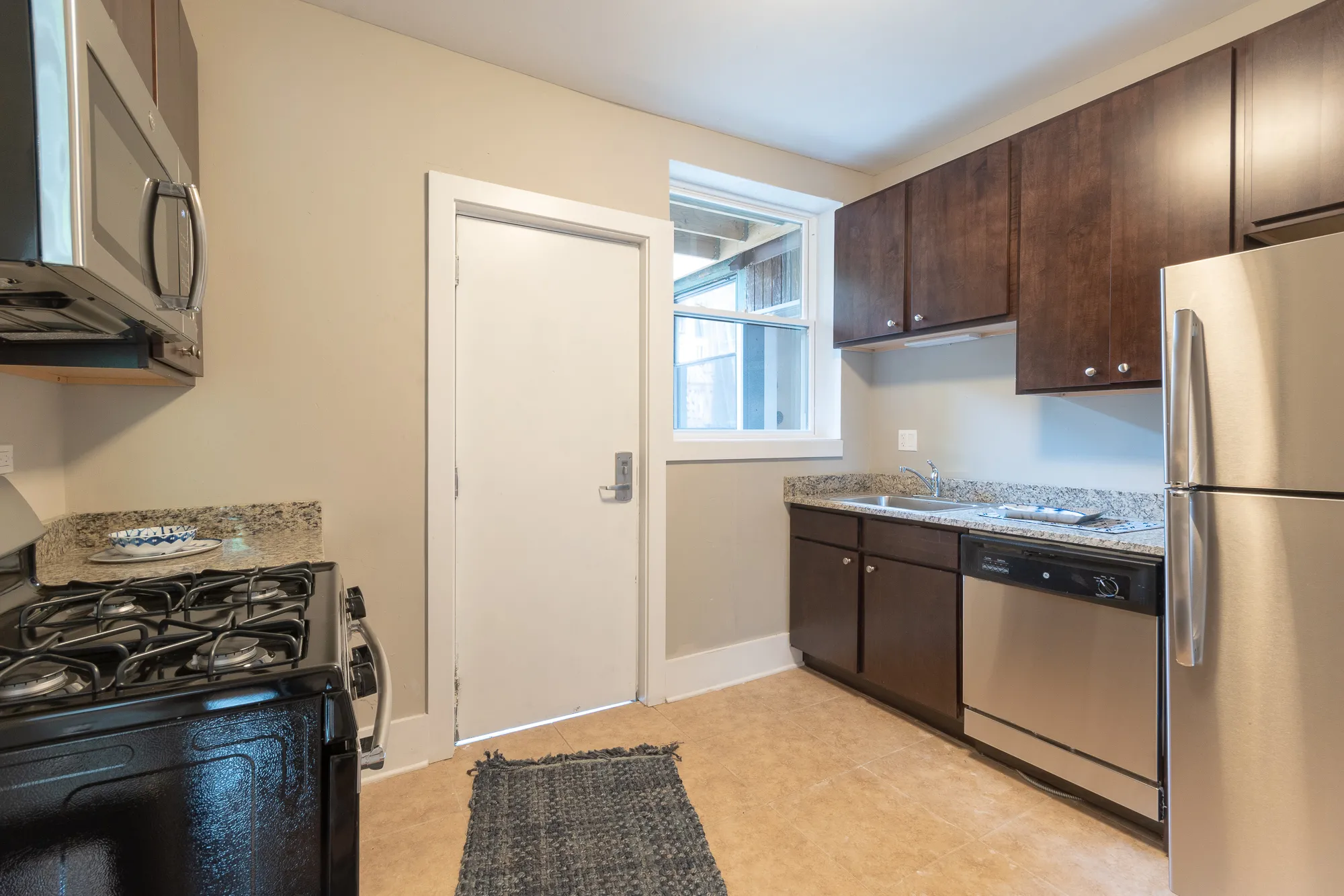 modelunit  living room at 6701 North Glenwood Apartments