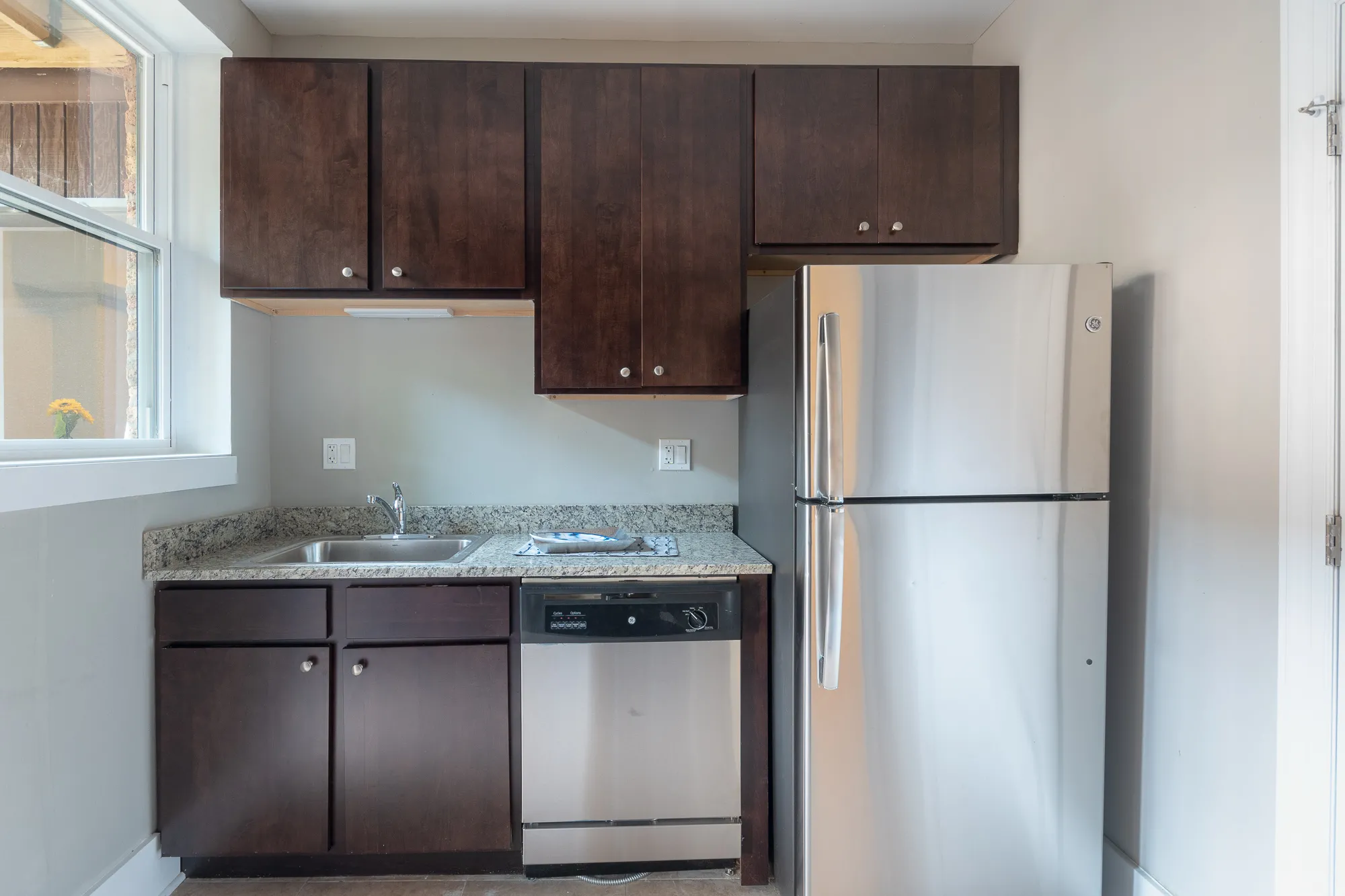modelunit  living room at 6701 North Glenwood Apartments