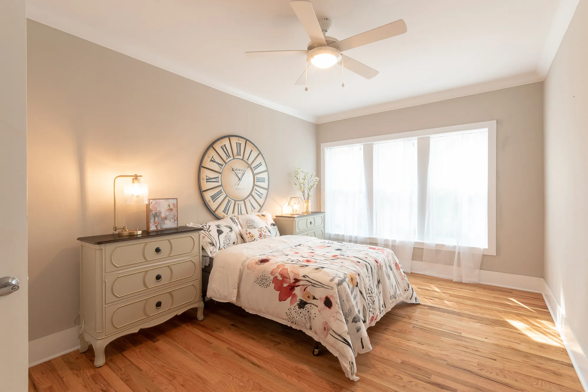 modelunit  living room at 6701 North Glenwood Apartments