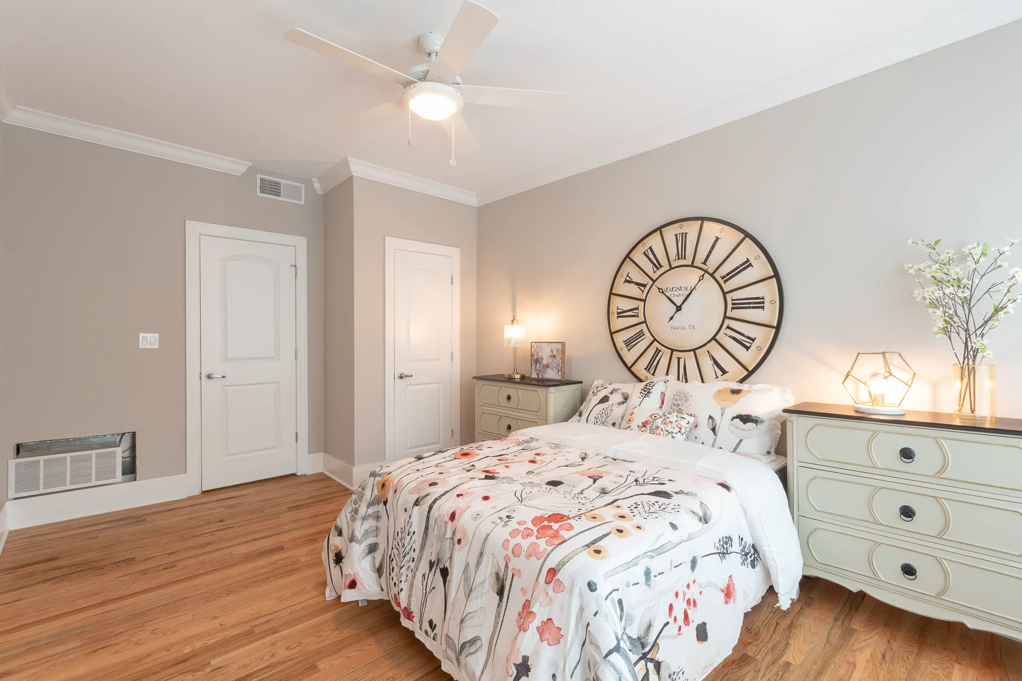 modelunit  living room at 6701 North Glenwood Apartments