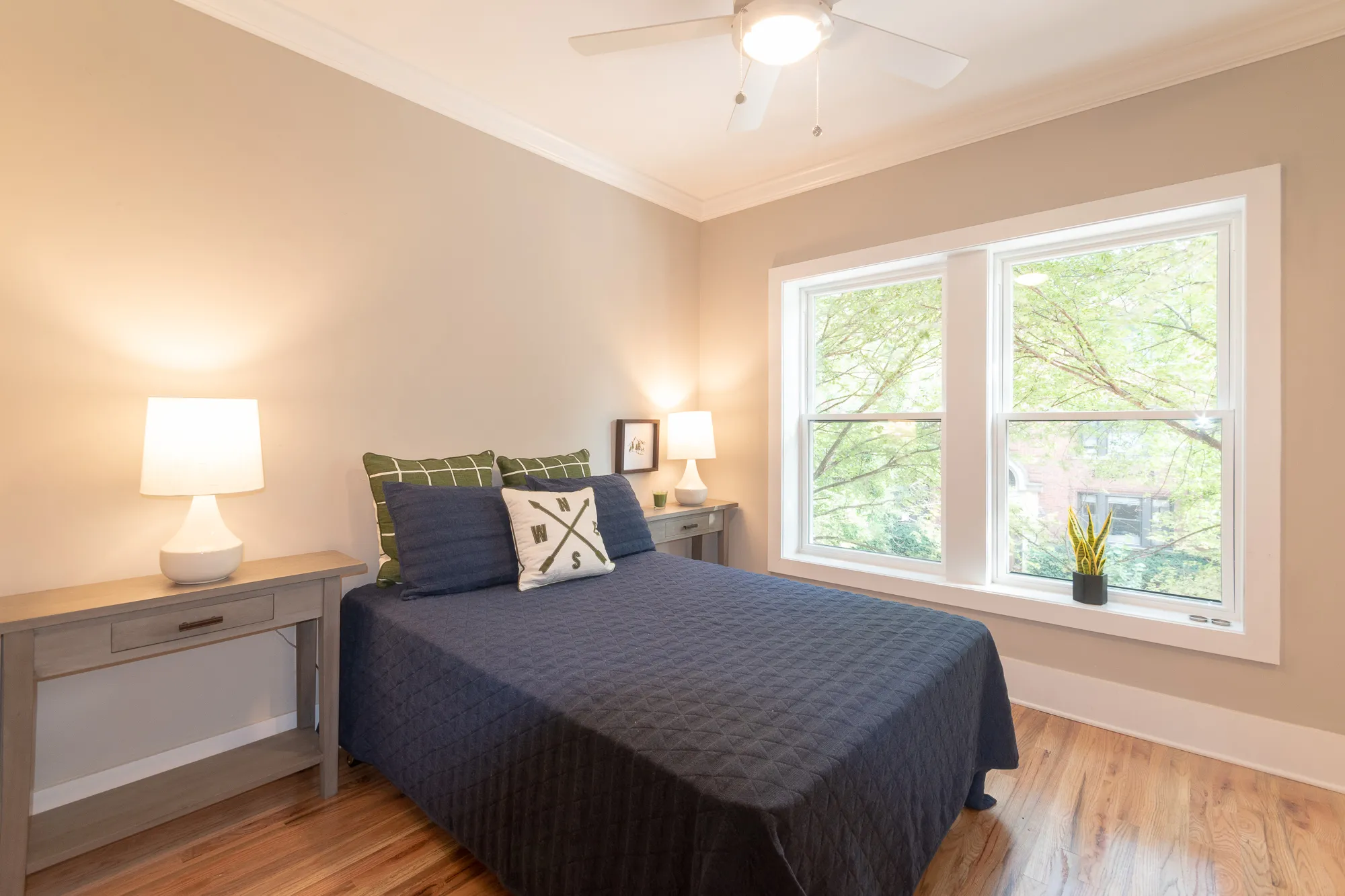 modelunit  living room at 6701 North Glenwood Apartments