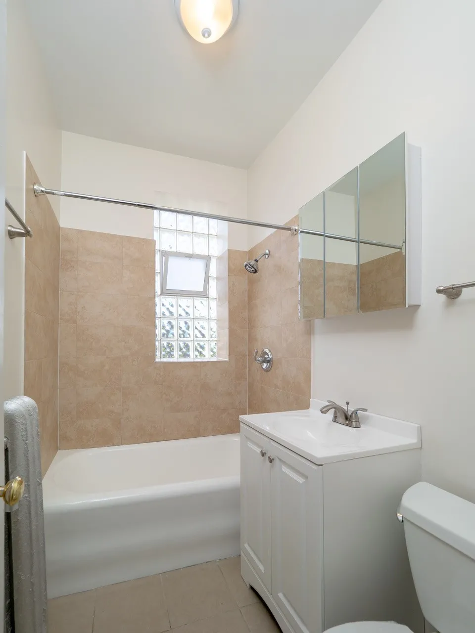 6945 North Ashland Apartments