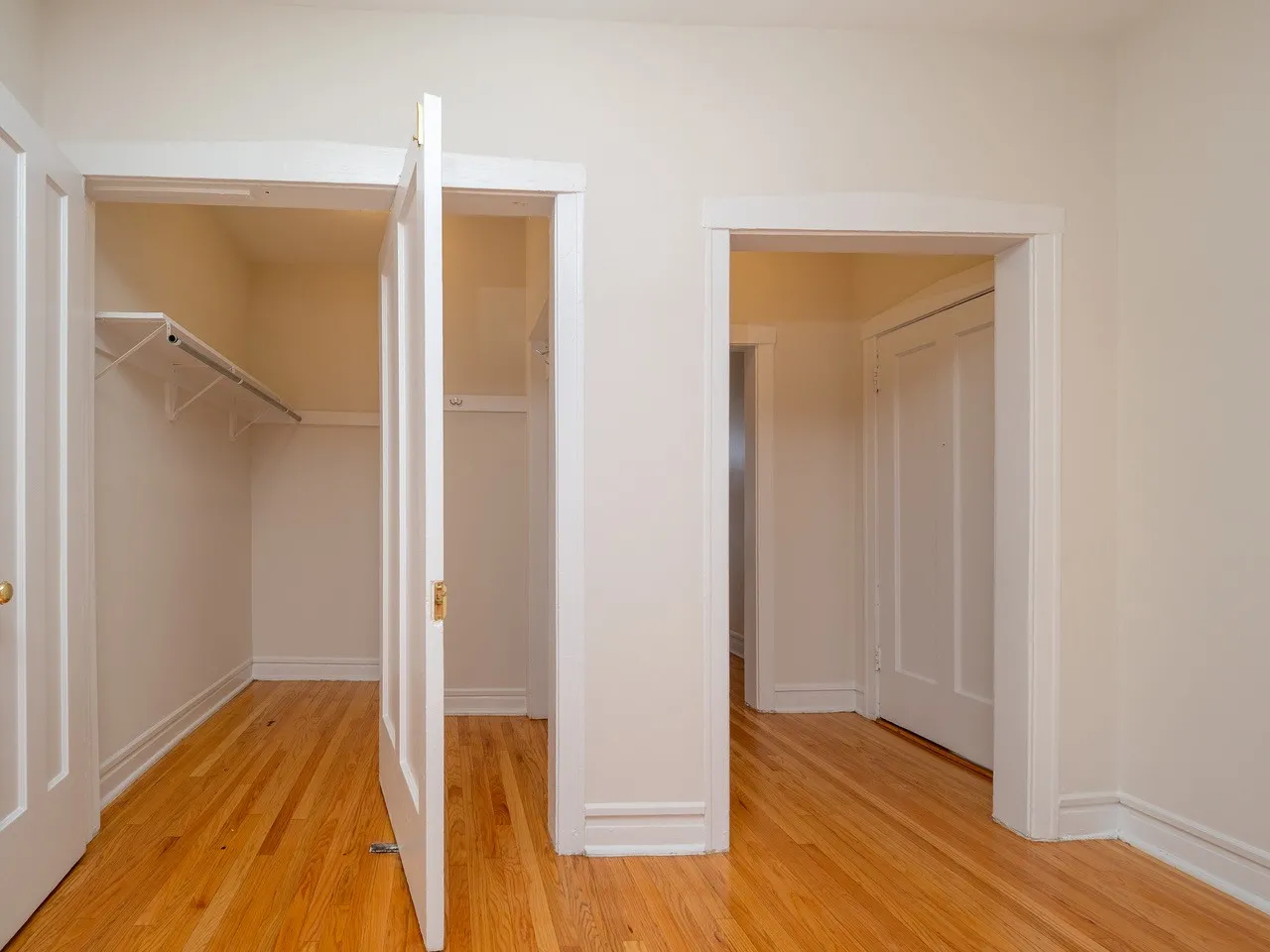 6945 North Ashland Apartments