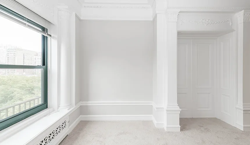 street entrance of Reside on Wellington Apartments in Lakeview Chicago