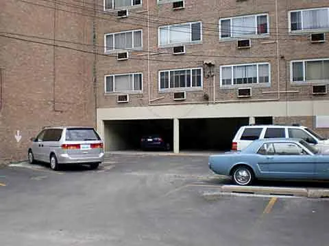 5900 N Sheridan Apartments