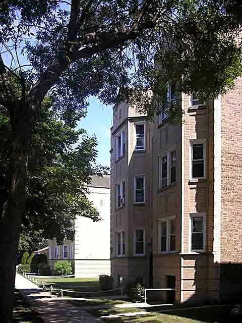 6541-53 N Francisco Apartments