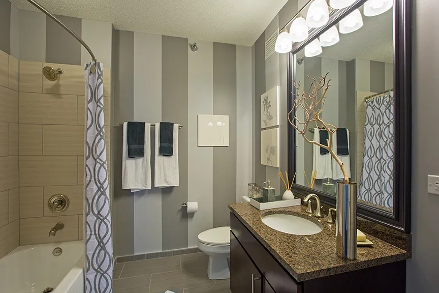 living room with couches at The Streeter in Streeterville