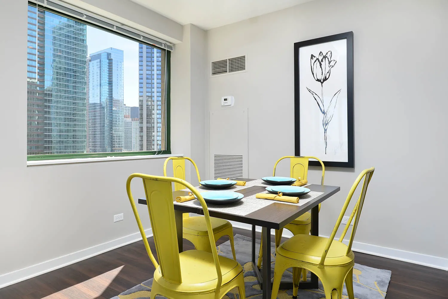 breakfast area at 420 E Ohio Apartments in Streeterville Chicago