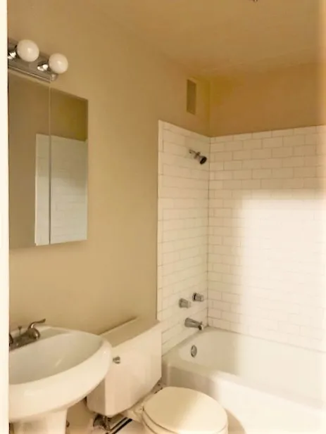 7301 N RIDGE BLVD 60645-unit#405-Chicago-IL