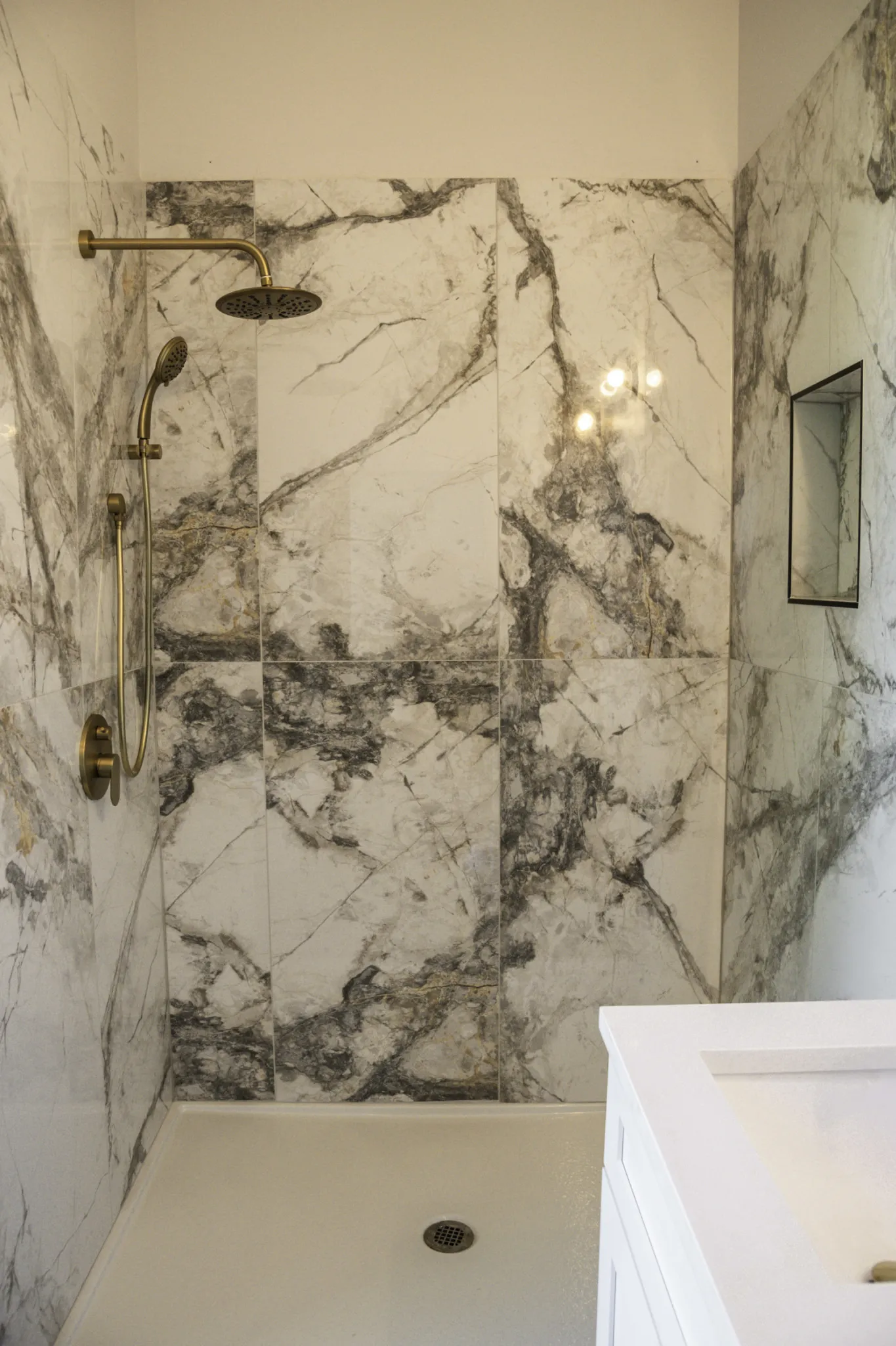 2701 West Thomas Apartments