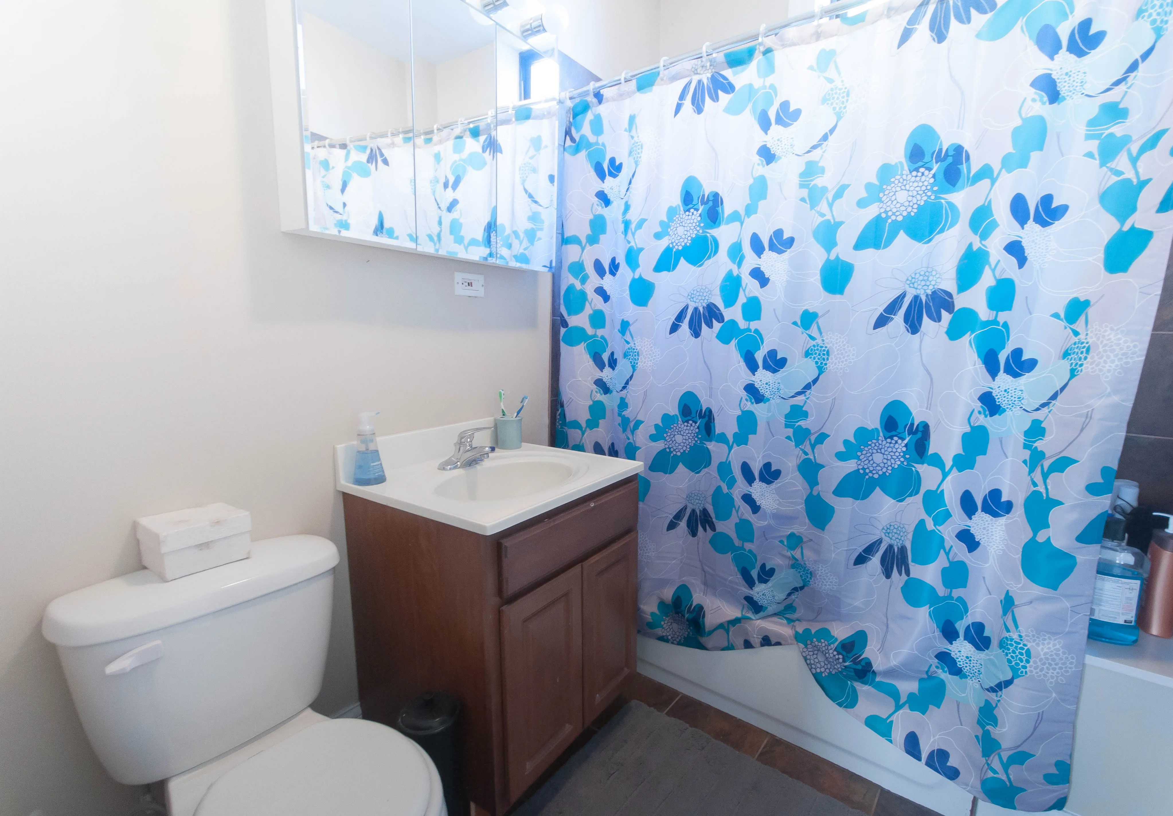 living room with new wood floors at 740 West Oakdale Apartments in Lakeview