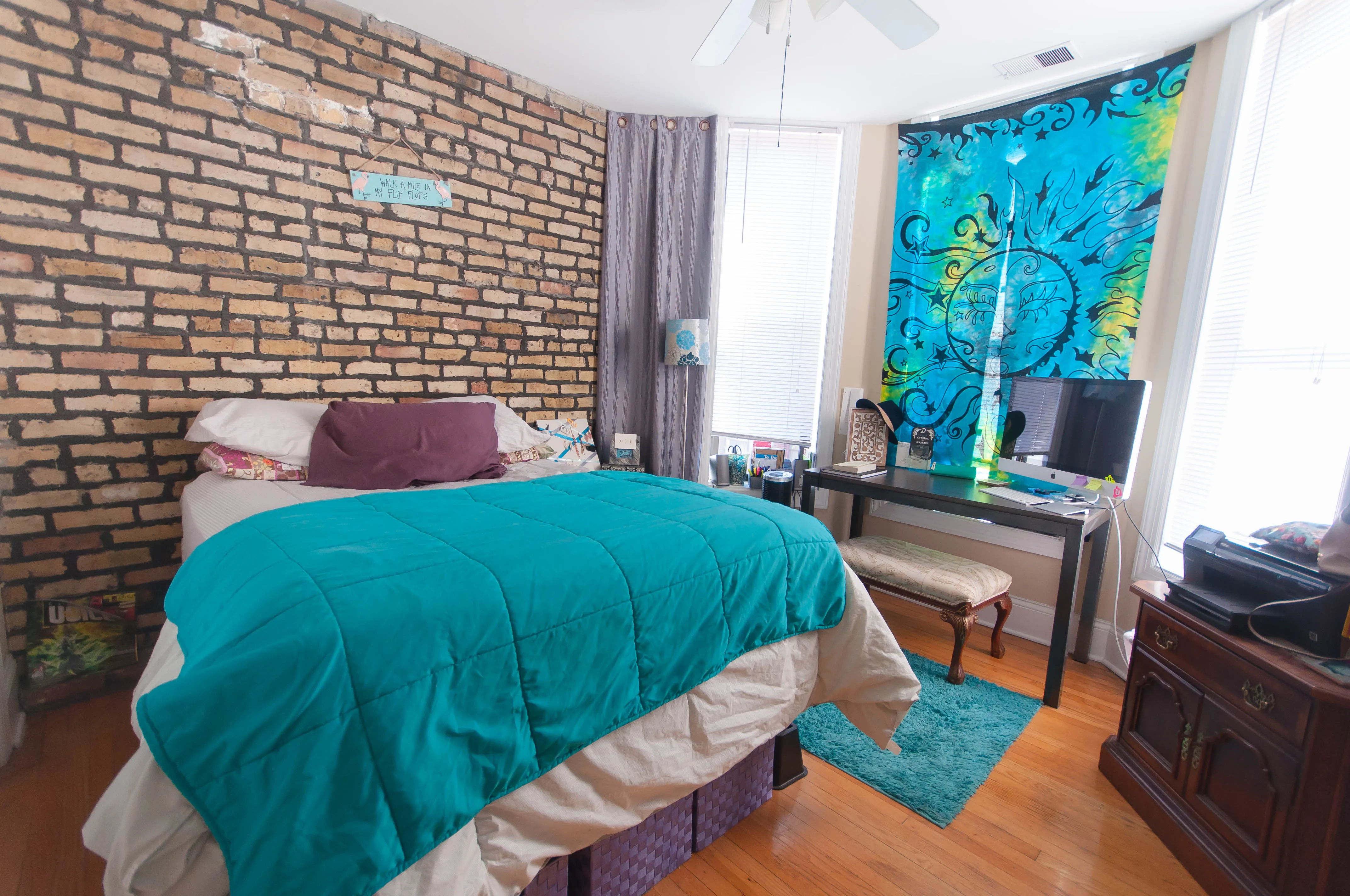 living room with new wood floors at 740 West Oakdale Apartments in Lakeview