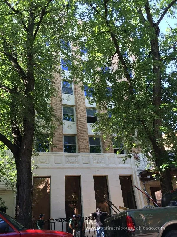 925 West Carmen Apartments