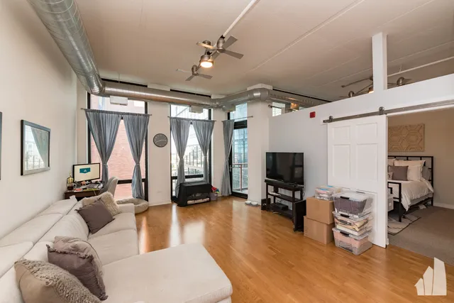 740 W FULTON ST 60661-740 W Fulton-Chicago-IL