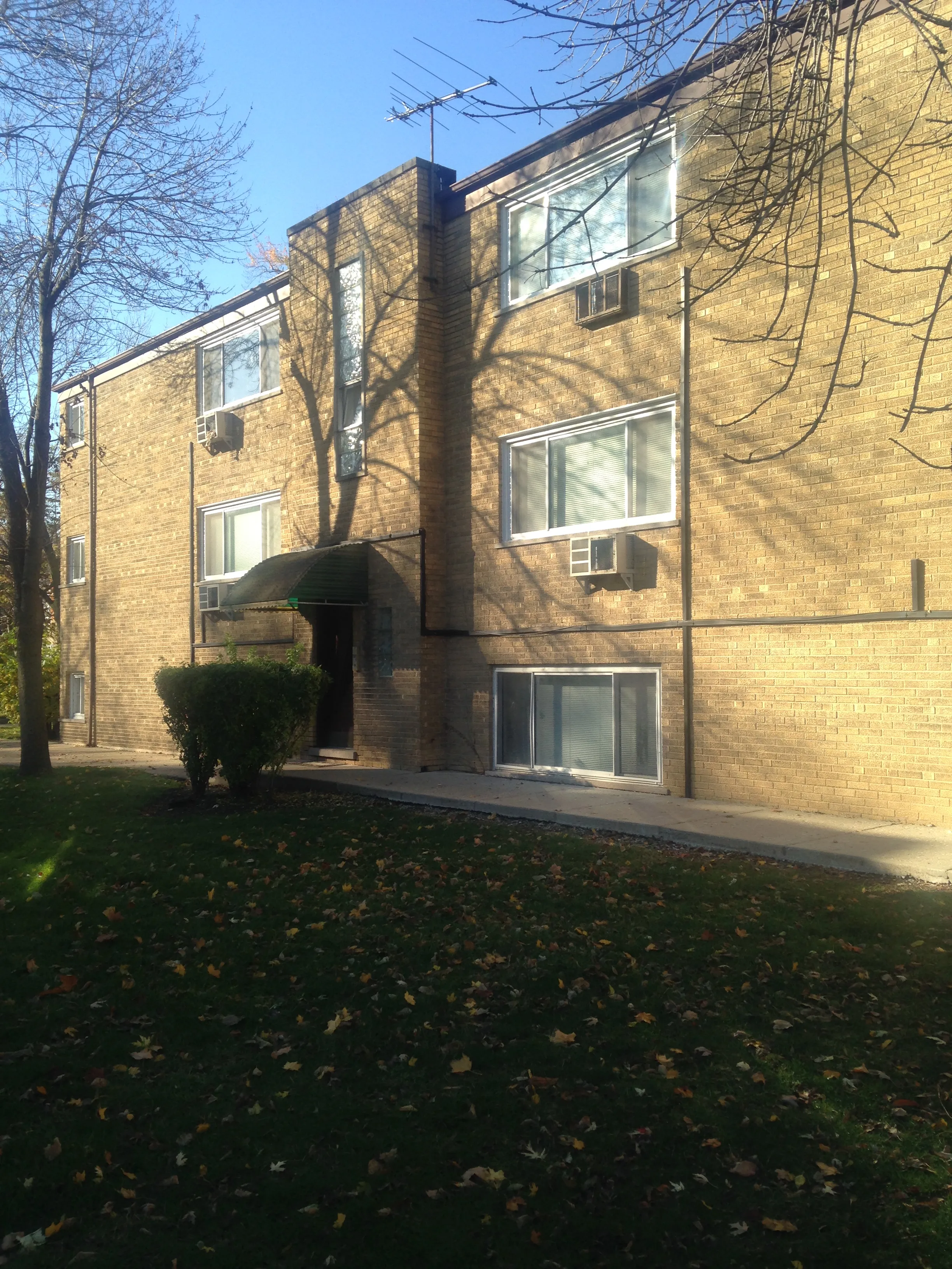 741 Mulford Apartments