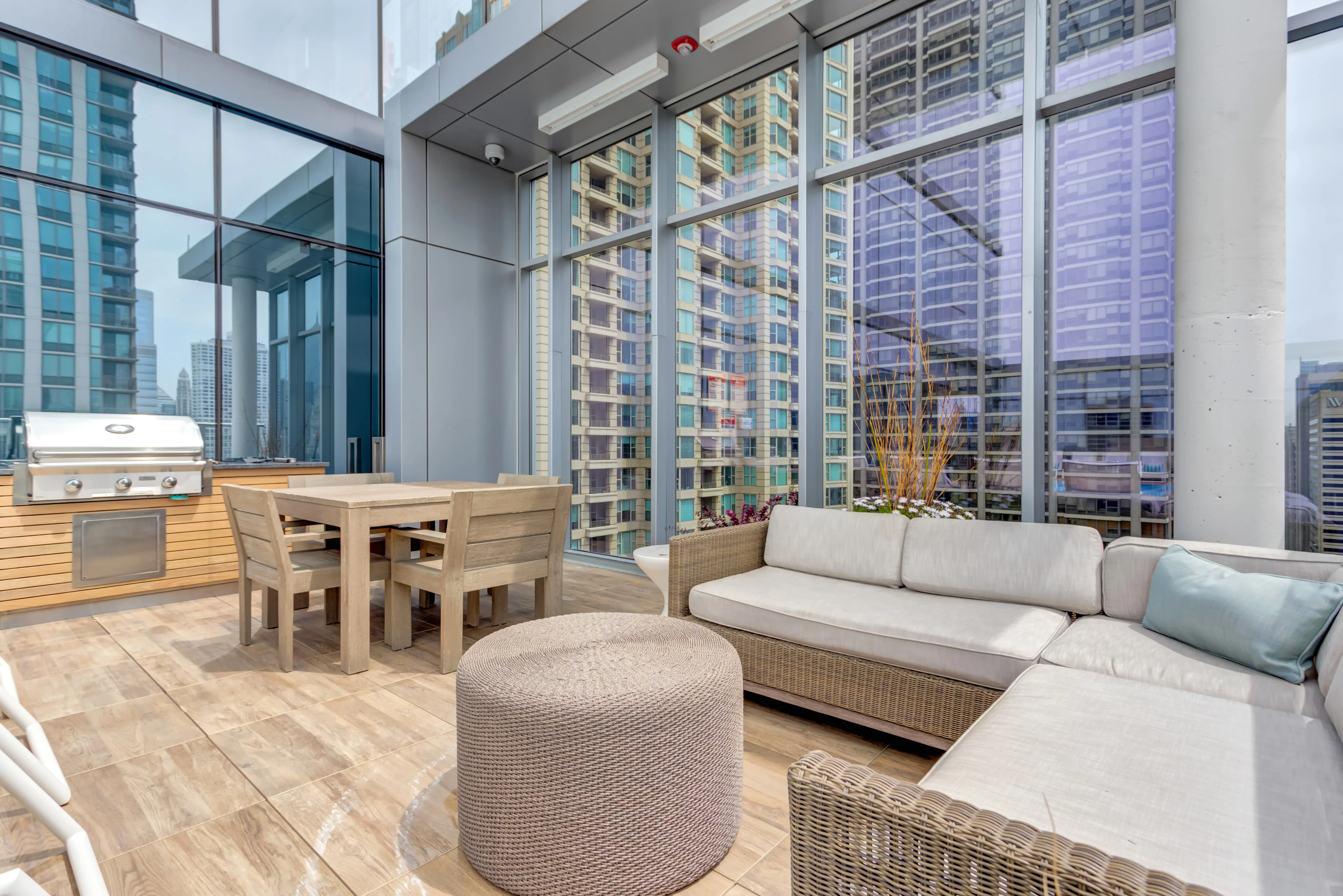8 East Huron Apartments in River North, Chciago