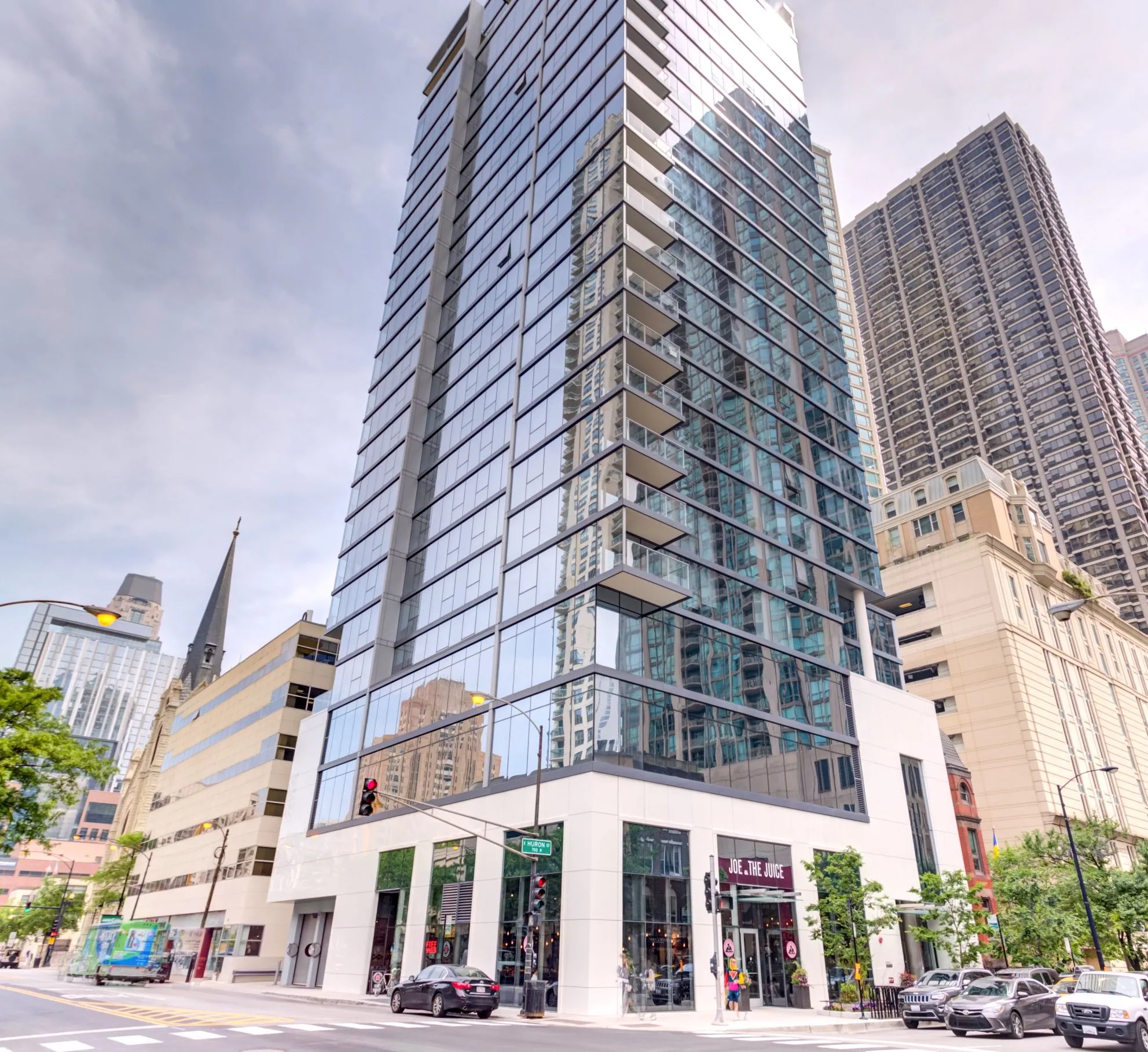 8 East Huron Apartments in River North, Chciago