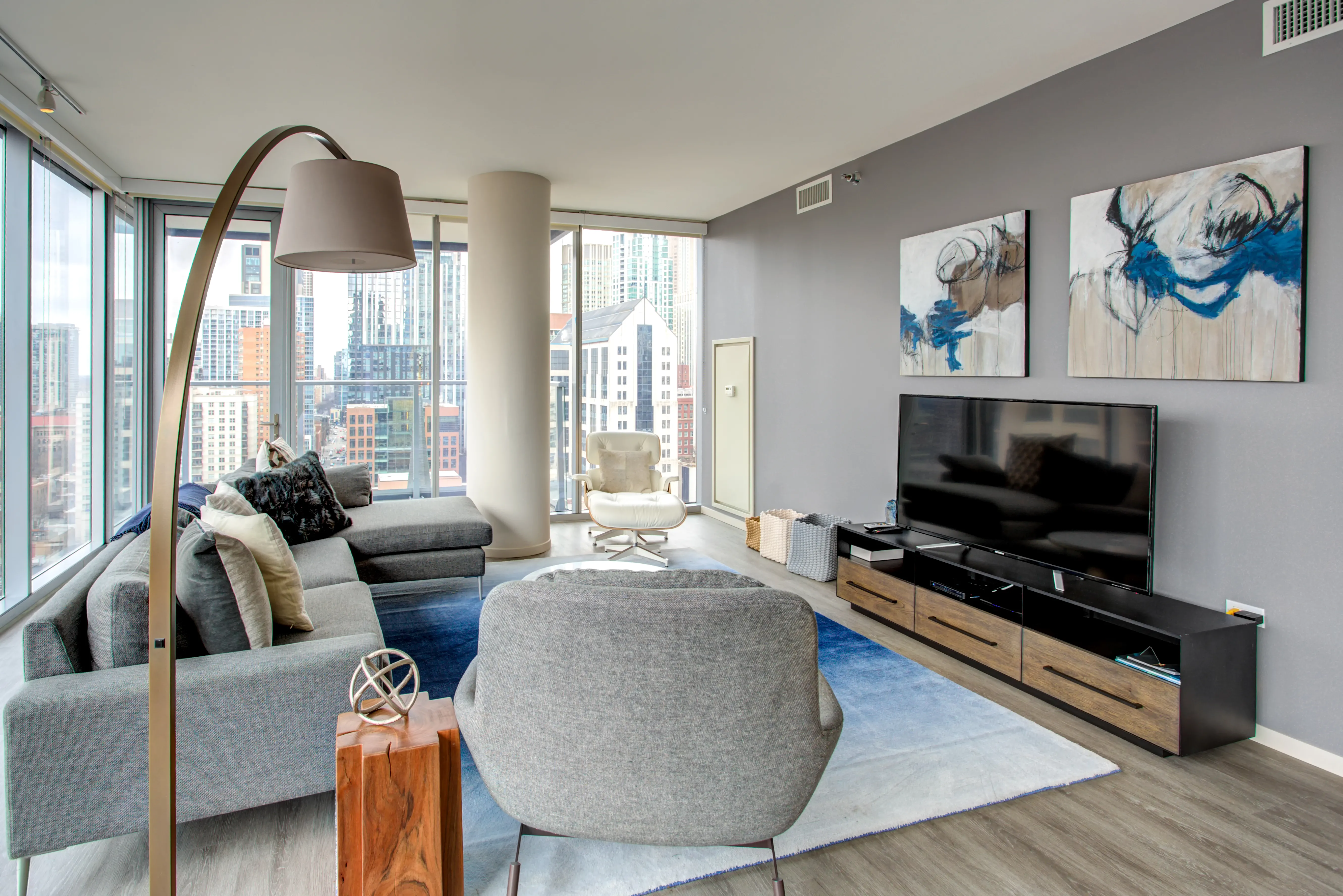 8 East Huron Apartments in River North, Chciago