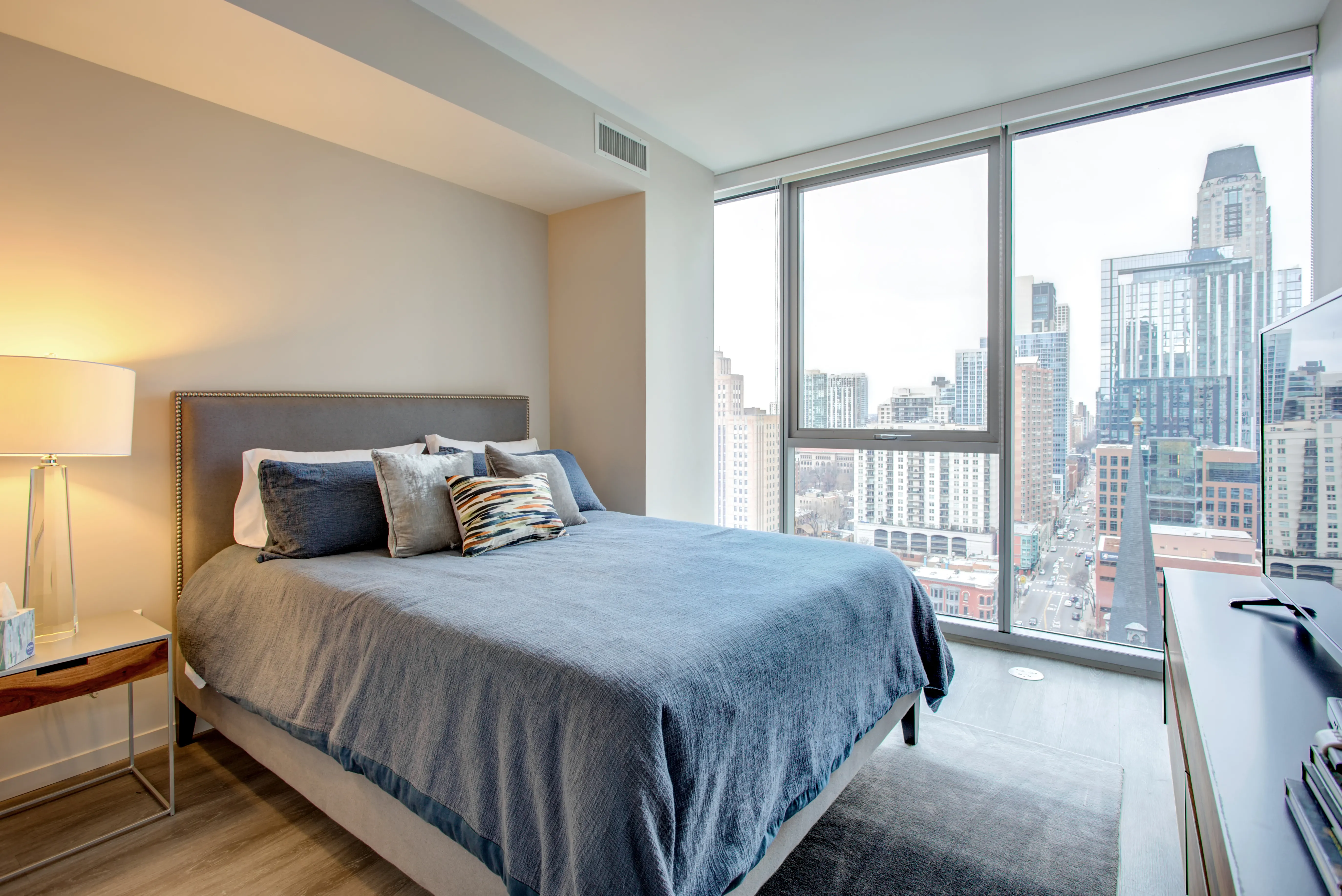 8 East Huron Apartments in River North, Chciago