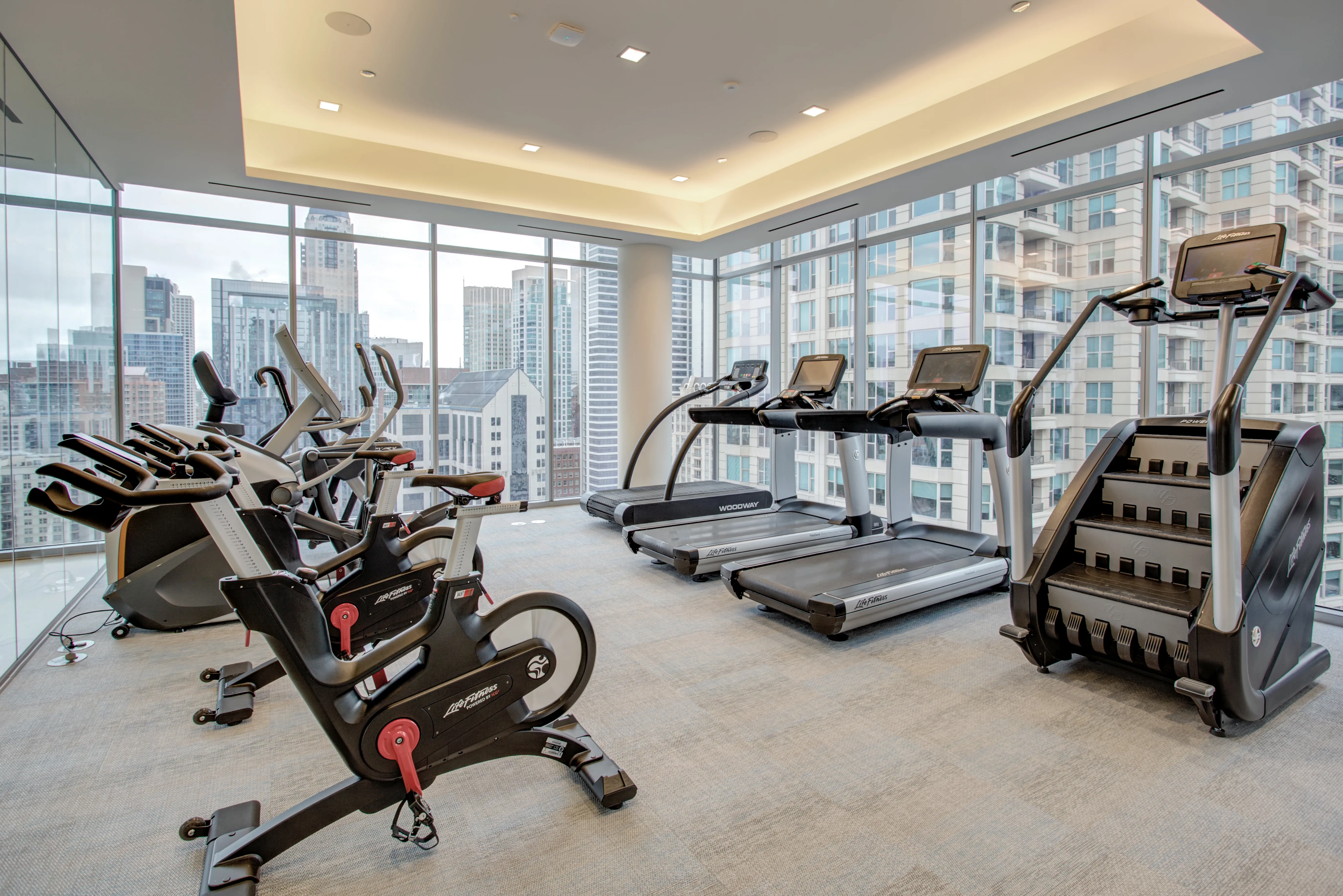 8 East Huron Apartments in River North, Chciago