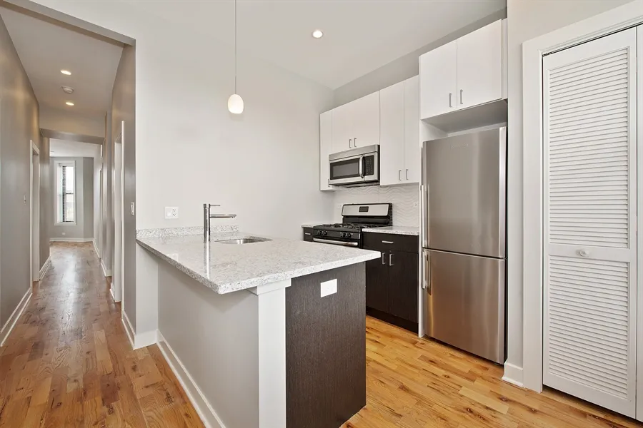 751 W Buckingham Apartments