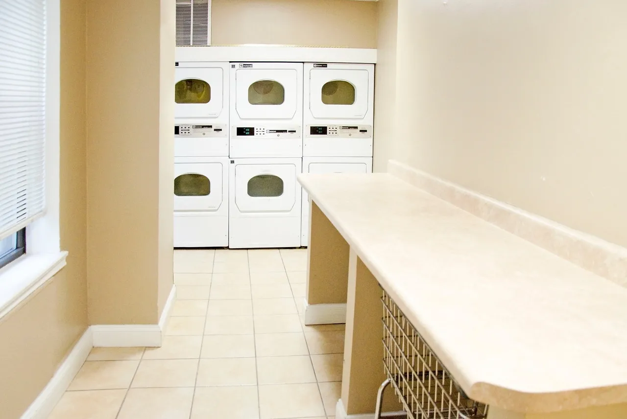 exterior view of Scholars Corner Apartments in Hyde Park Chicago