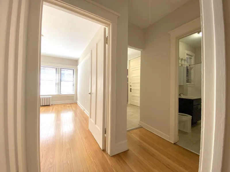 801 West Cornelia Apartments