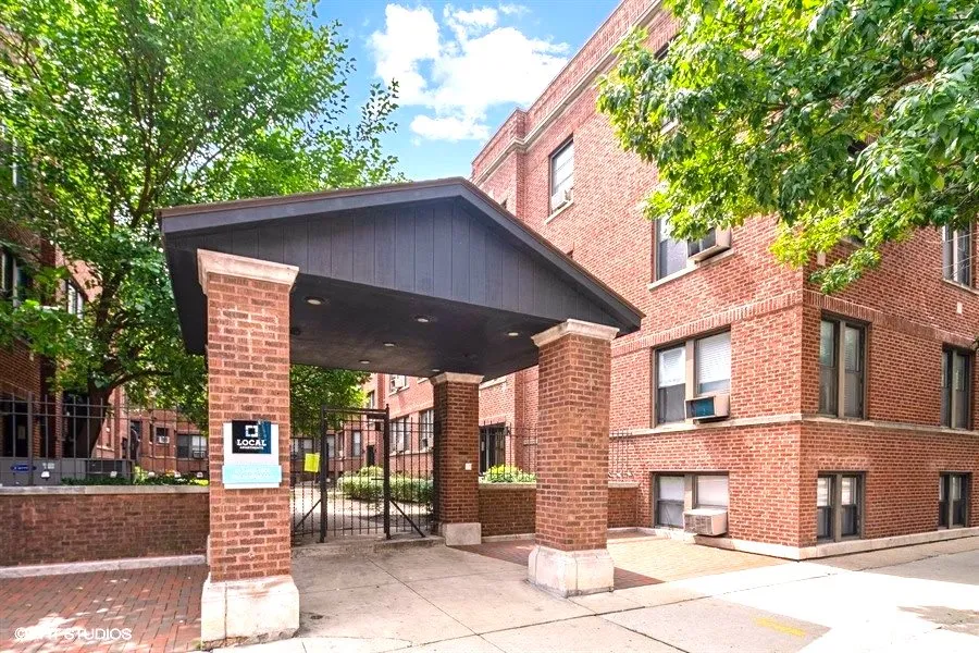 801 West Cornelia Apartments