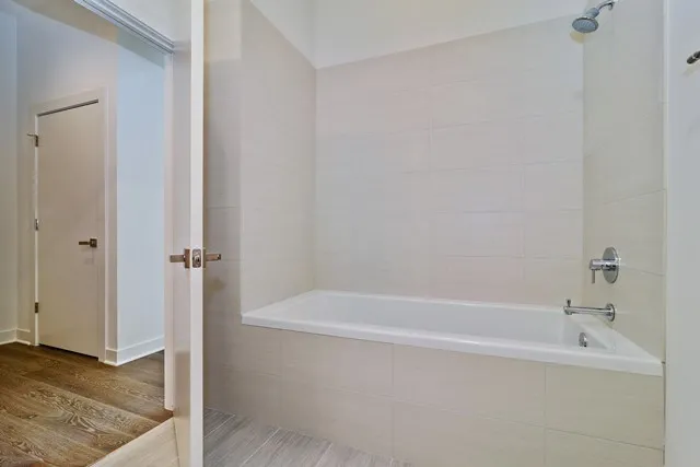 furnished living room at 858 Franklin Apartments at 858 North Franklin St.