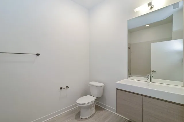 furnished living room at 858 Franklin Apartments at 858 North Franklin St.