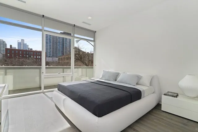 furnished living room at 858 Franklin Apartments at 858 North Franklin St.