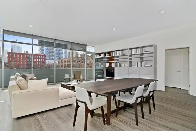 furnished living room at 858 Franklin Apartments at 858 North Franklin St.