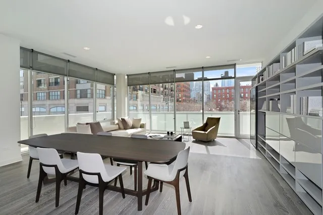 furnished living room at 858 Franklin Apartments at 858 North Franklin St.